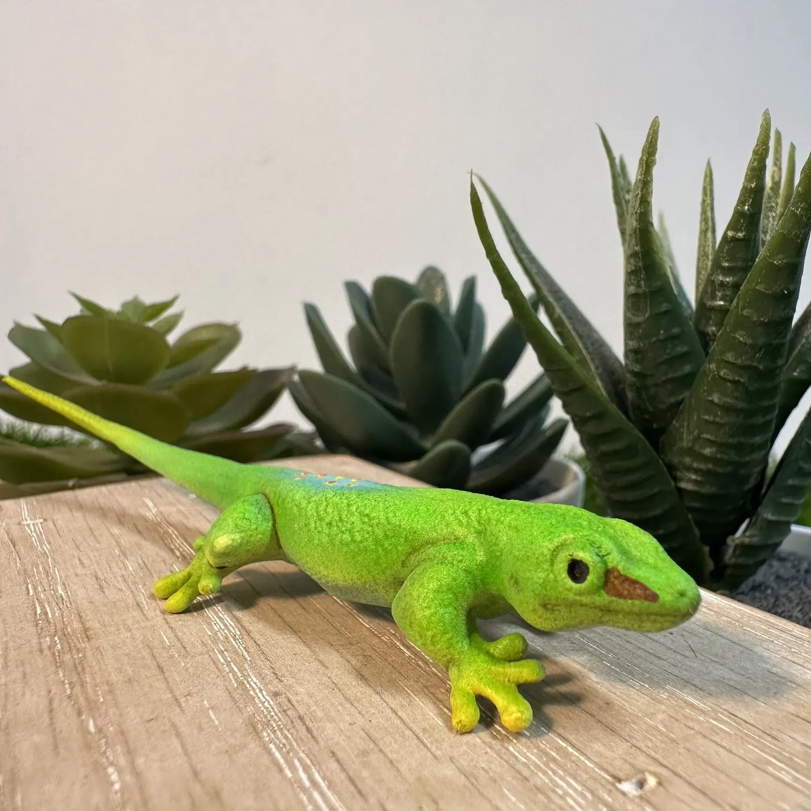 Realistic Lizard Replica, photo 2