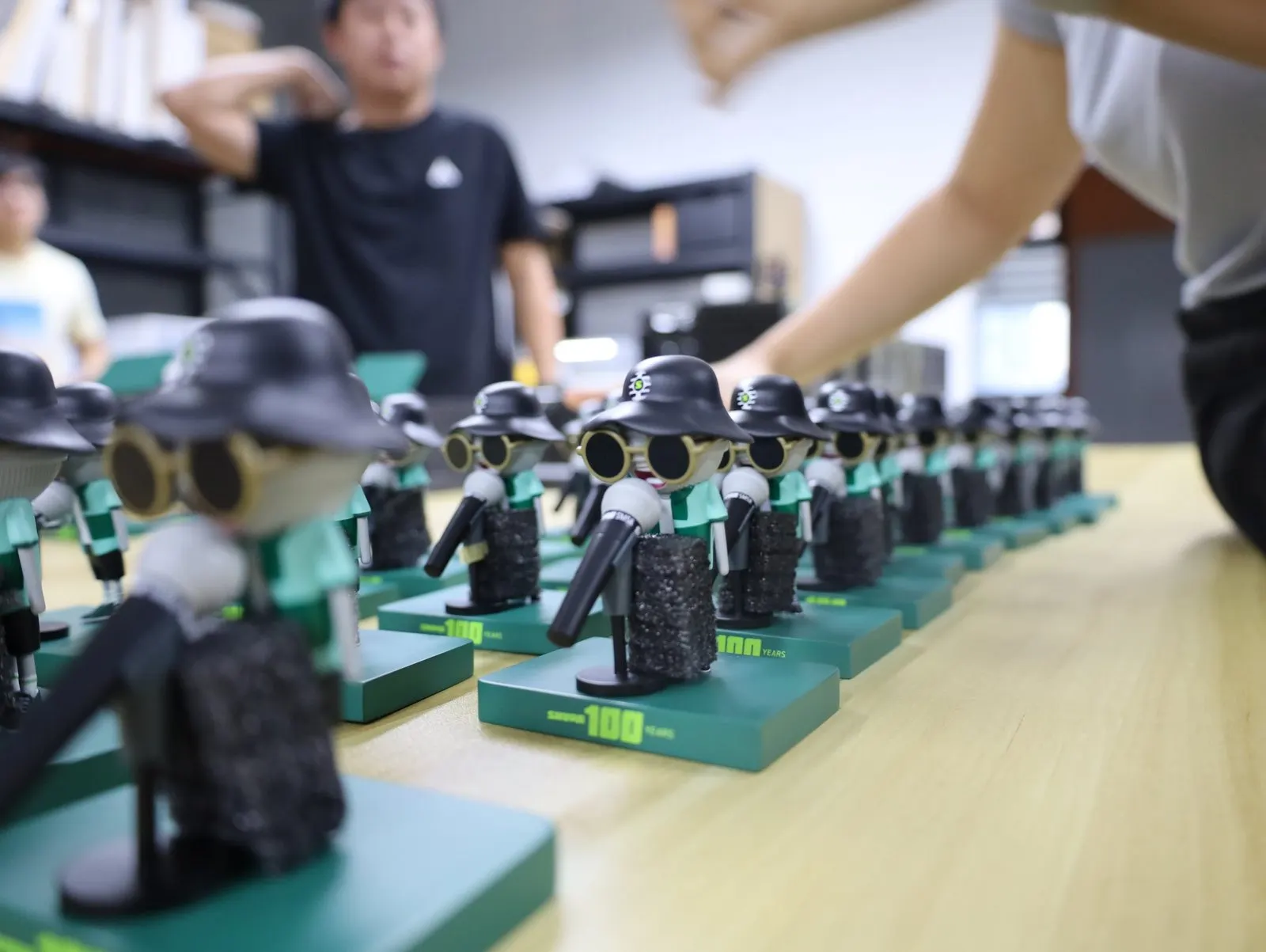 Shure 100th Year Annivesary Figurine Production — photo 6