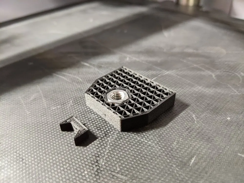 Embedding in 3D prints