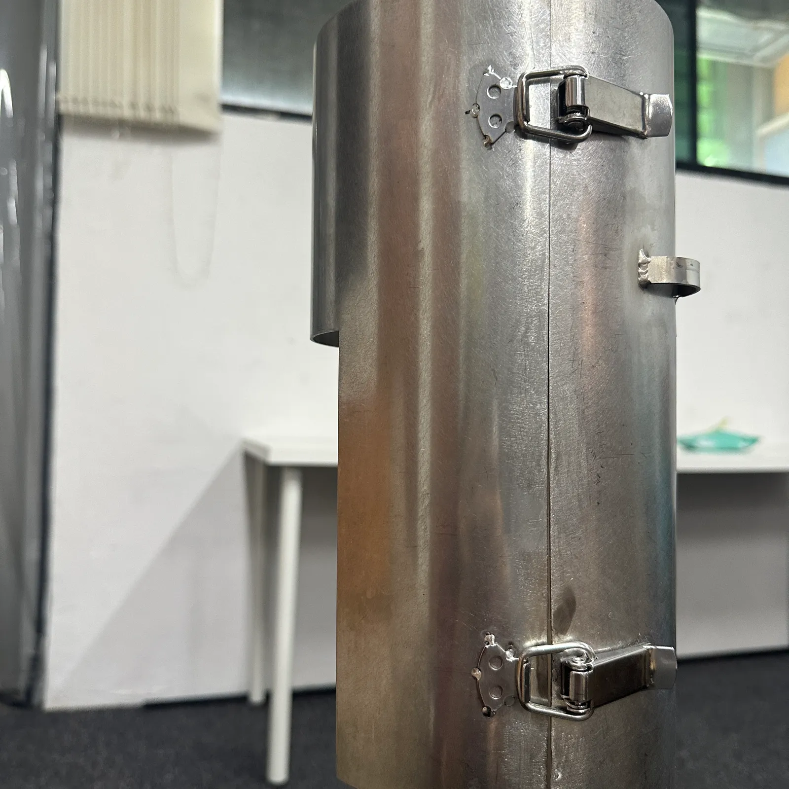 Two toggle latches closing the seam of the upright sleeve, one near the top and one near the bottom