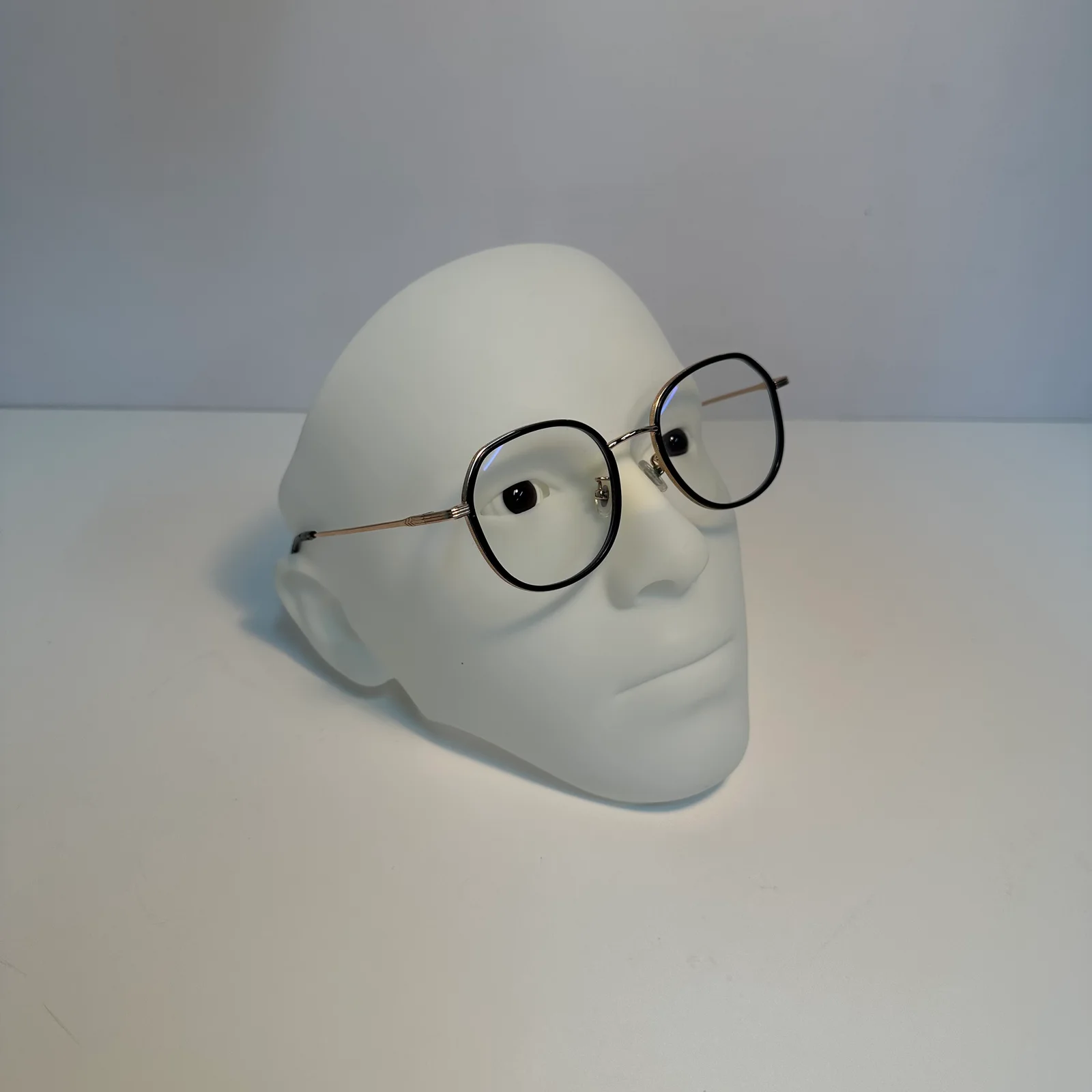 Eyewear Display Face photo 4