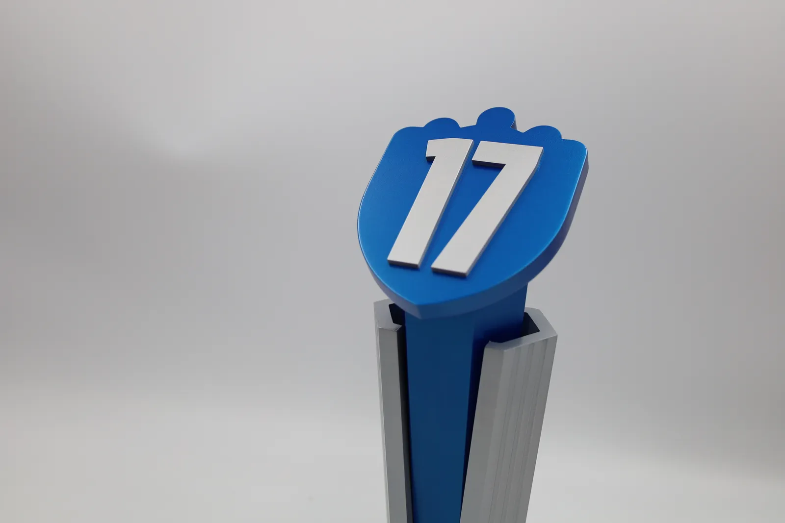 The number 17 side of the glove seen front on, rising out of the silver fluted pillar