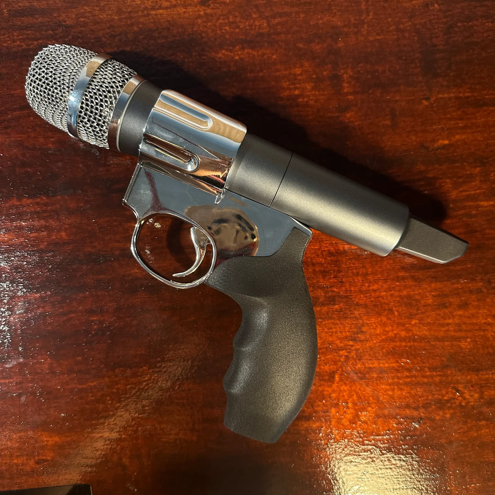 Mic Stand Revolver photo 1