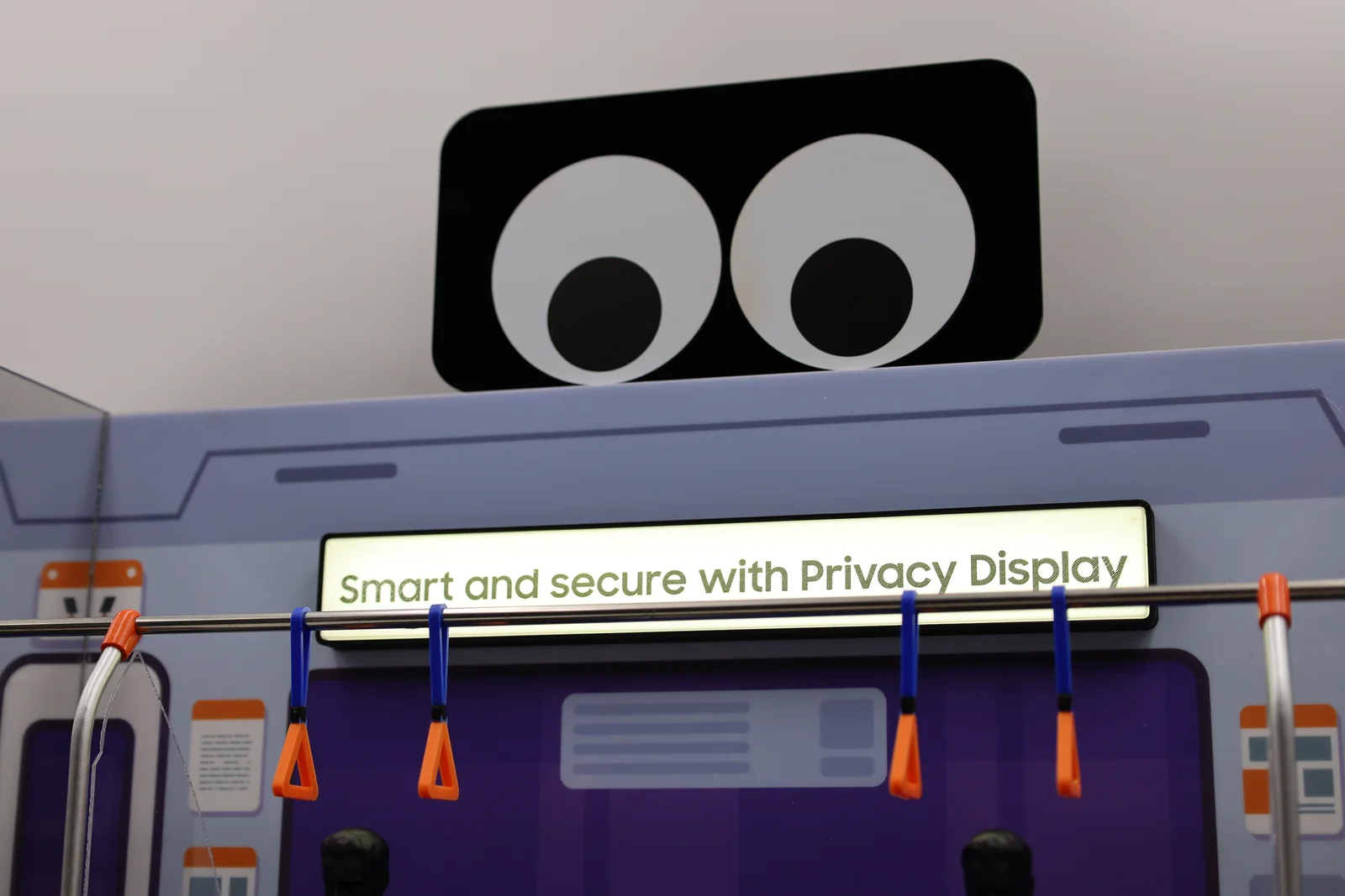 Samsung Galaxy S26 Privacy Display Booth photo 2