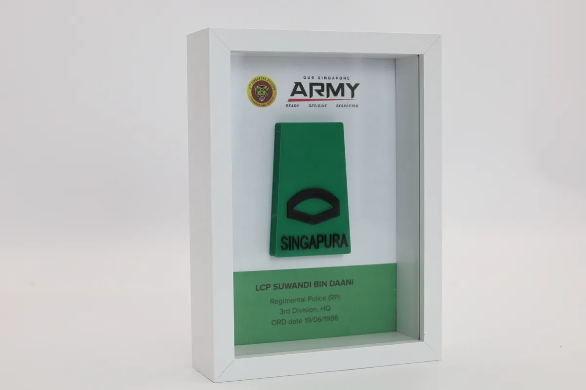 Singapore Army commemorative shadow-box frame with 3D rank insignia