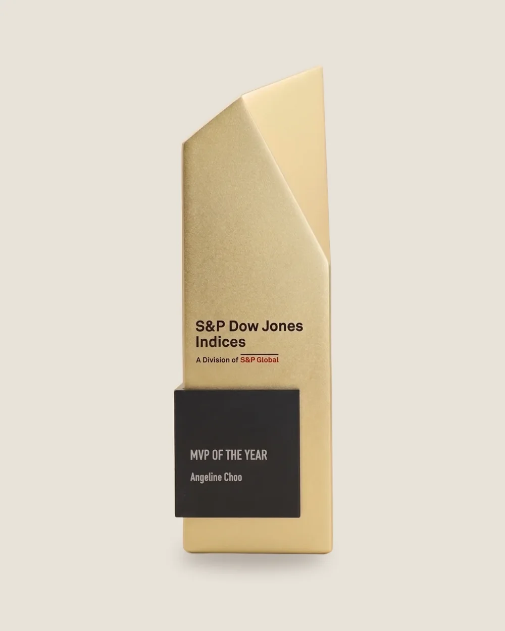 Pinnacle blade award in gold